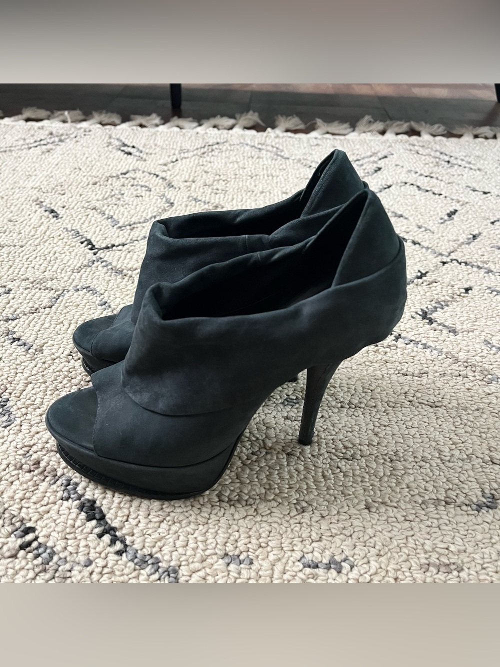Elizabeth & James Womens Heels Size 7.5 B Suede Peep Toe Pumps Navy Classic